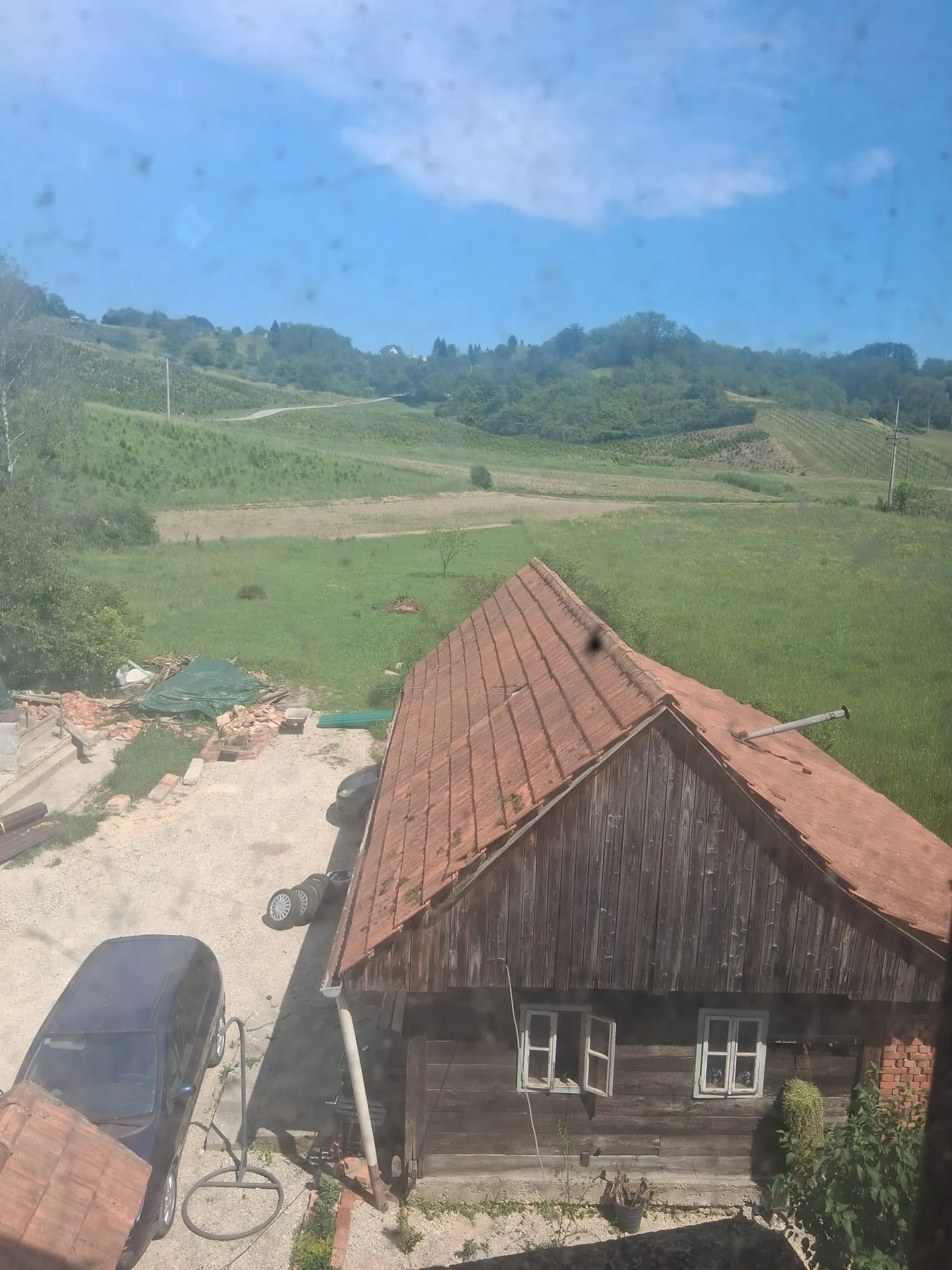 prodajem 2 kuće na parceli od 2300m2 - slika 19