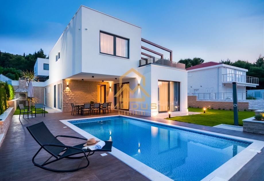 Okrug Gornji - Luksuzna villa 2. red od mora (prodaja) - Okrug Gornji, Okrug