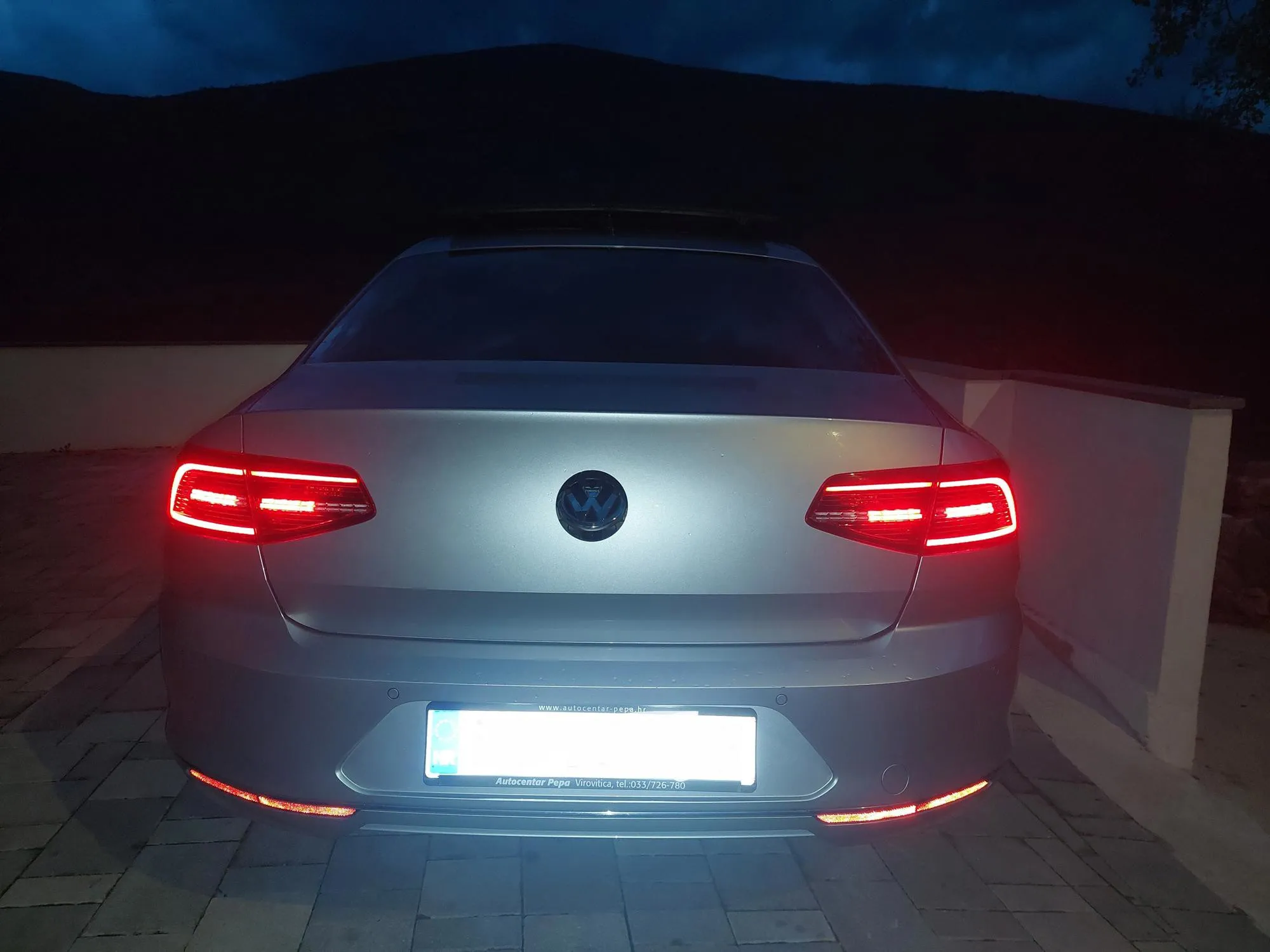 passat 1.6tdi highline,virtual cockpit,360 senzori,koža,panorama,led - slika 10