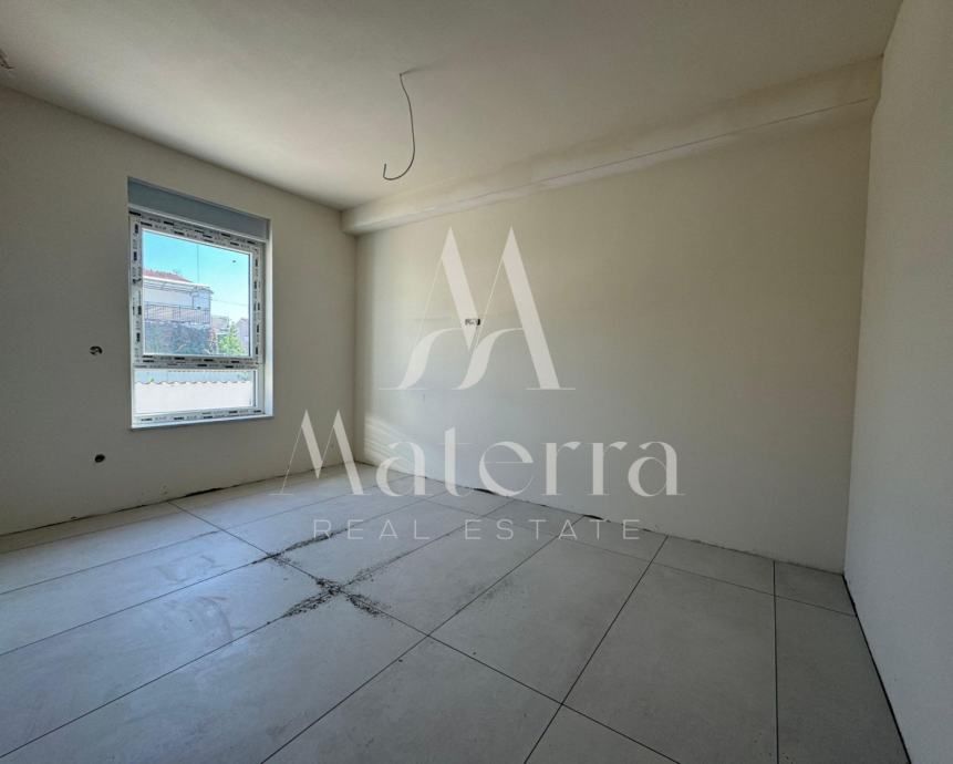 vodice, stan s3 - 91,17m2, prizemlje, veliki vrt, 400m od plaže - slika 6