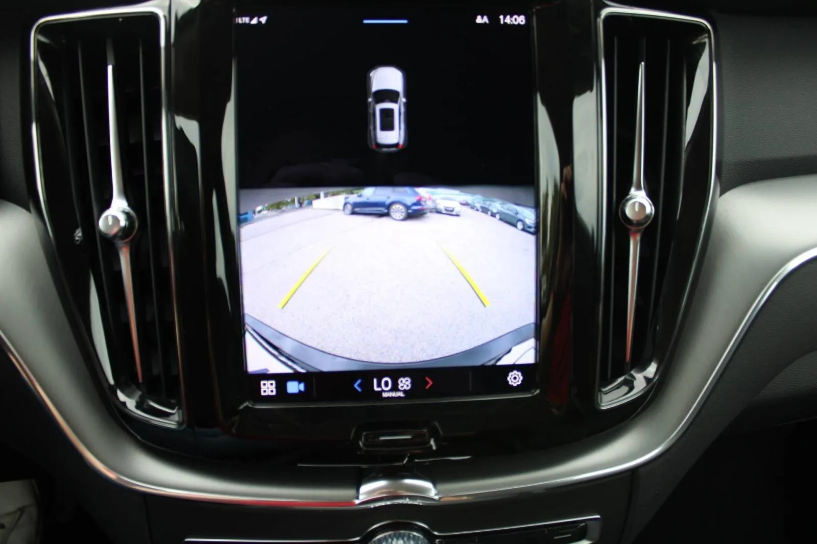 volvo xc60 b4 2.0d automatik *led, navigacija, kamera* - slika 20