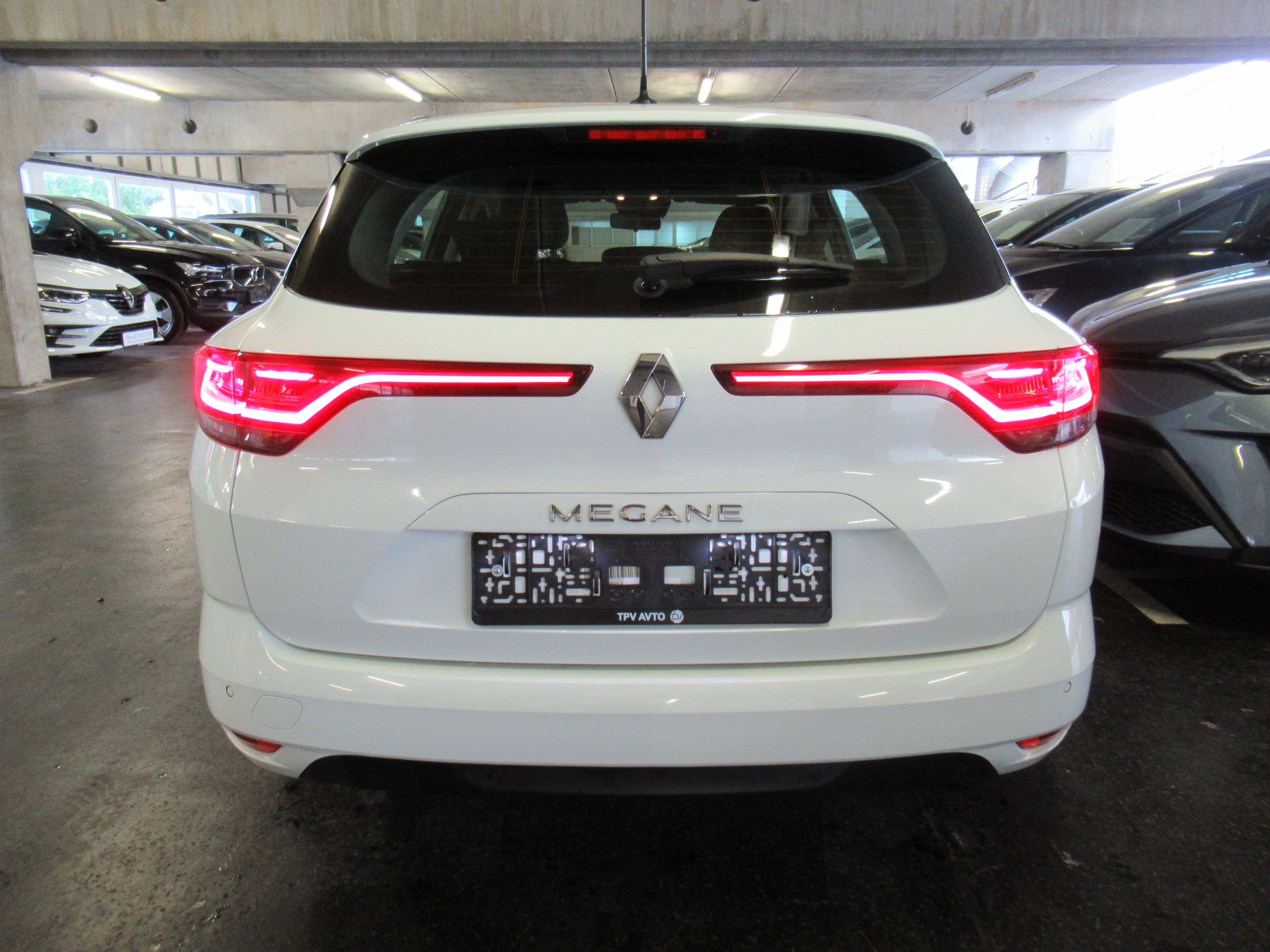renault megane grandtour zen tce 140 edc. full led. navi. - slika 3
