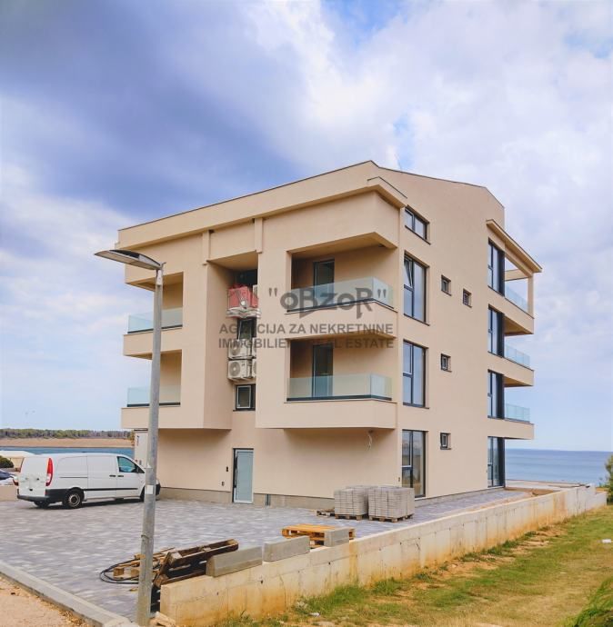 povljana-dvoetažan apartman(s6) penthouse - prvi red do mora - slika 3