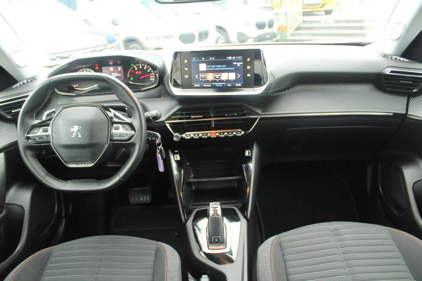 peugeot 2008 1.2 puretech automatik - slika 11