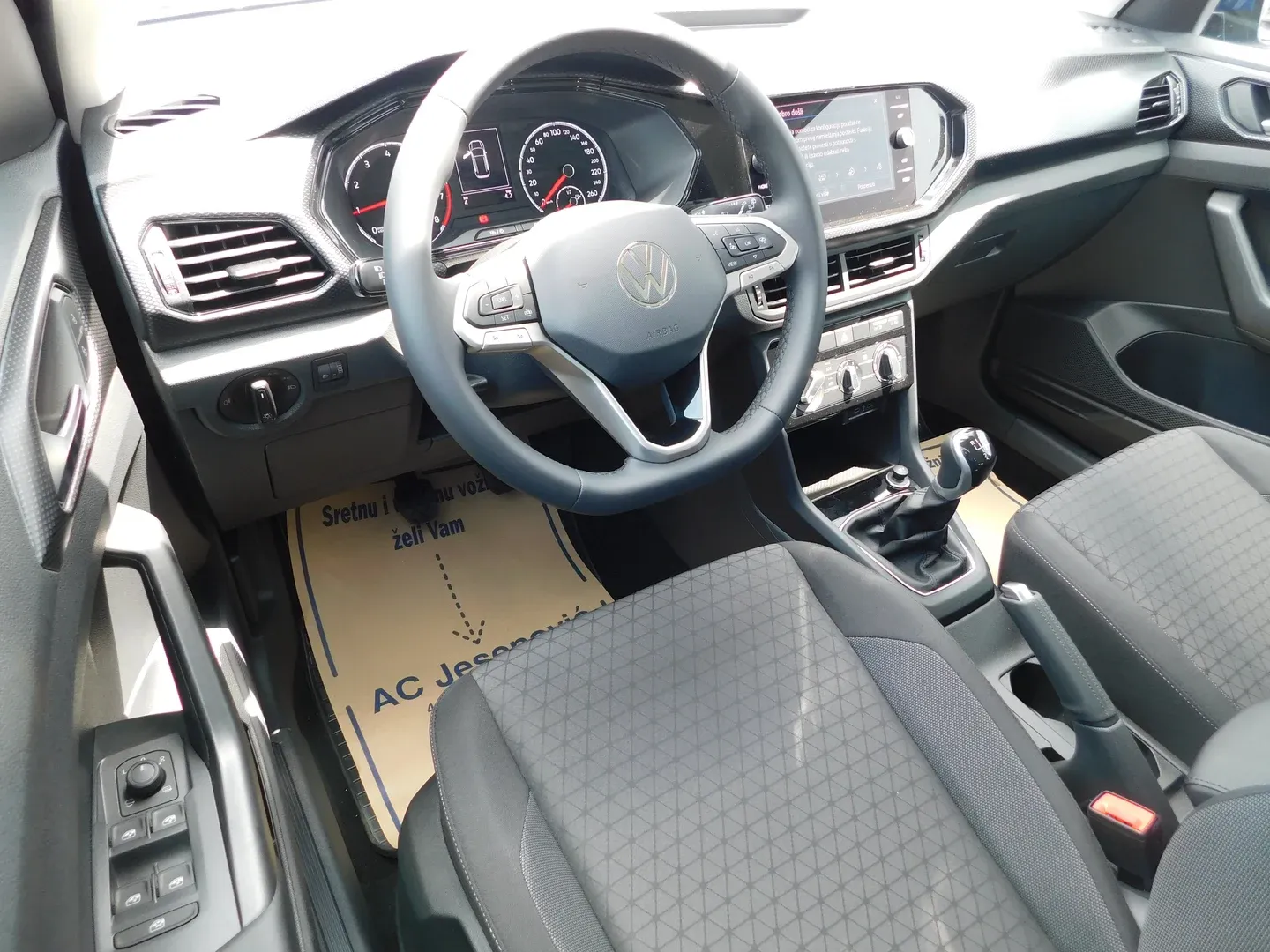 09225 volkswagen t-cross 1.0 tsi life - slika 8