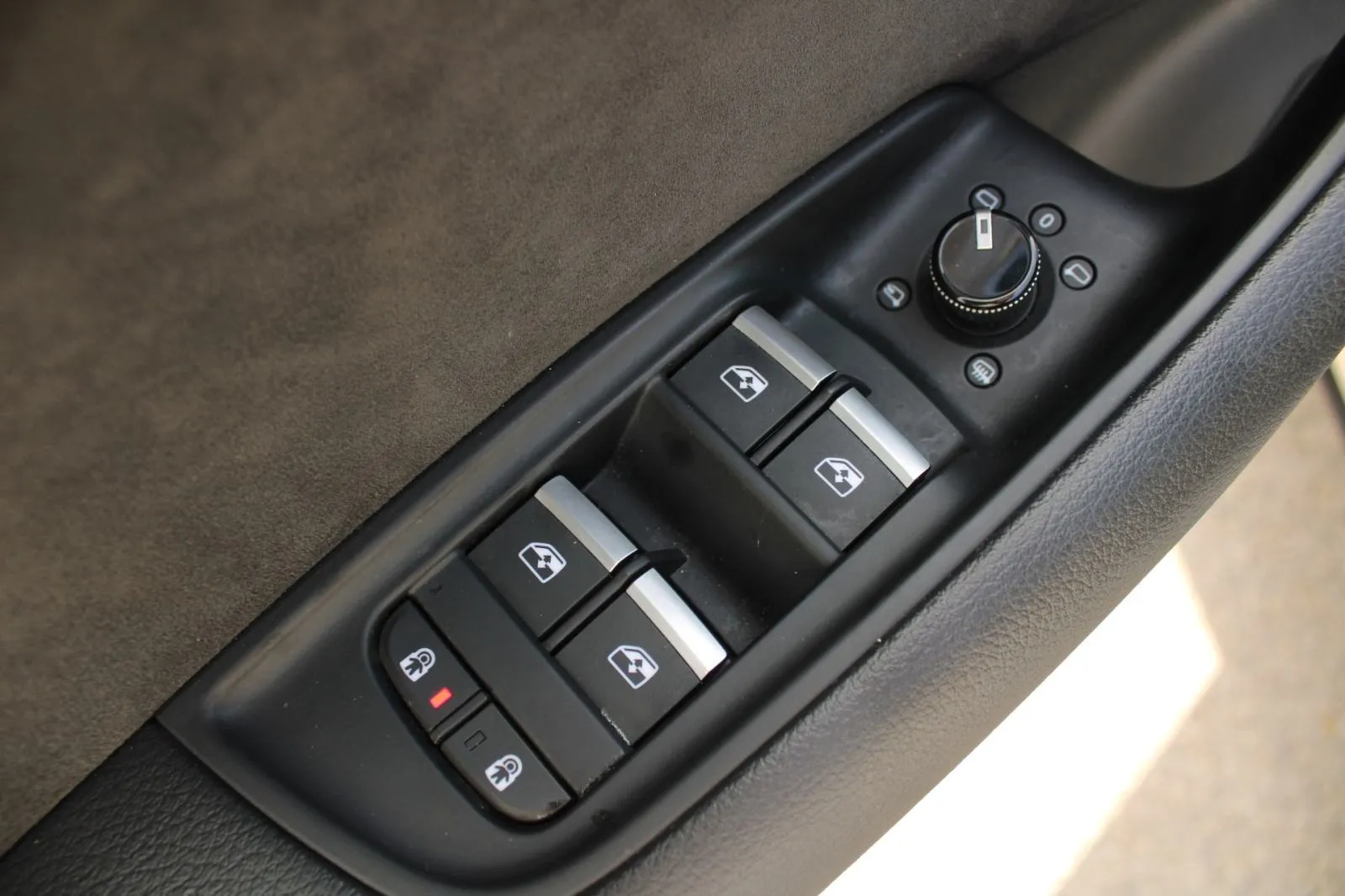 audi q8 50 tdi quattro s-line automatik *panorama, virtual, kamera* - slika 14
