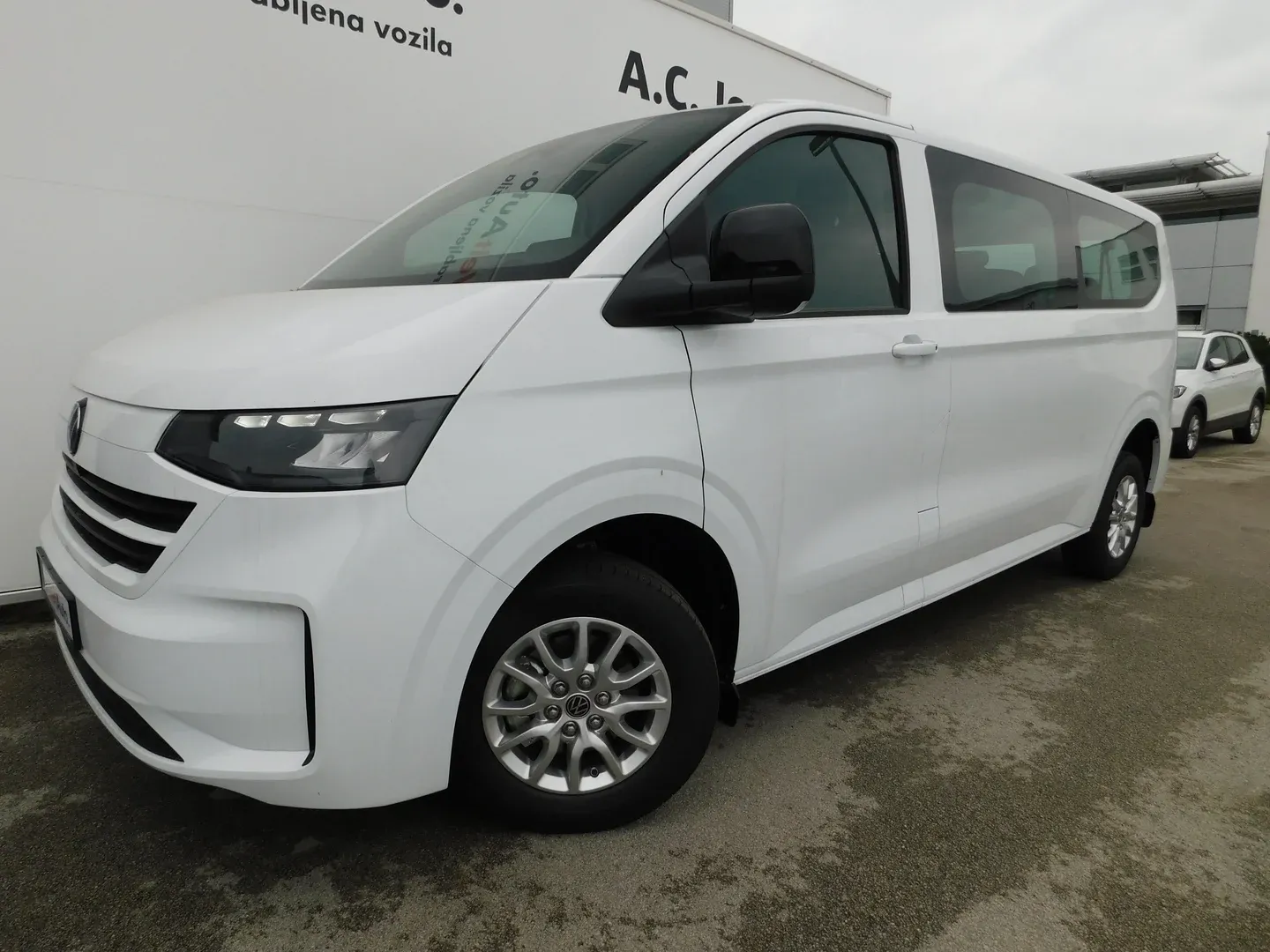 12611 vw caravelle life l2 2.0 tdi - slika 7