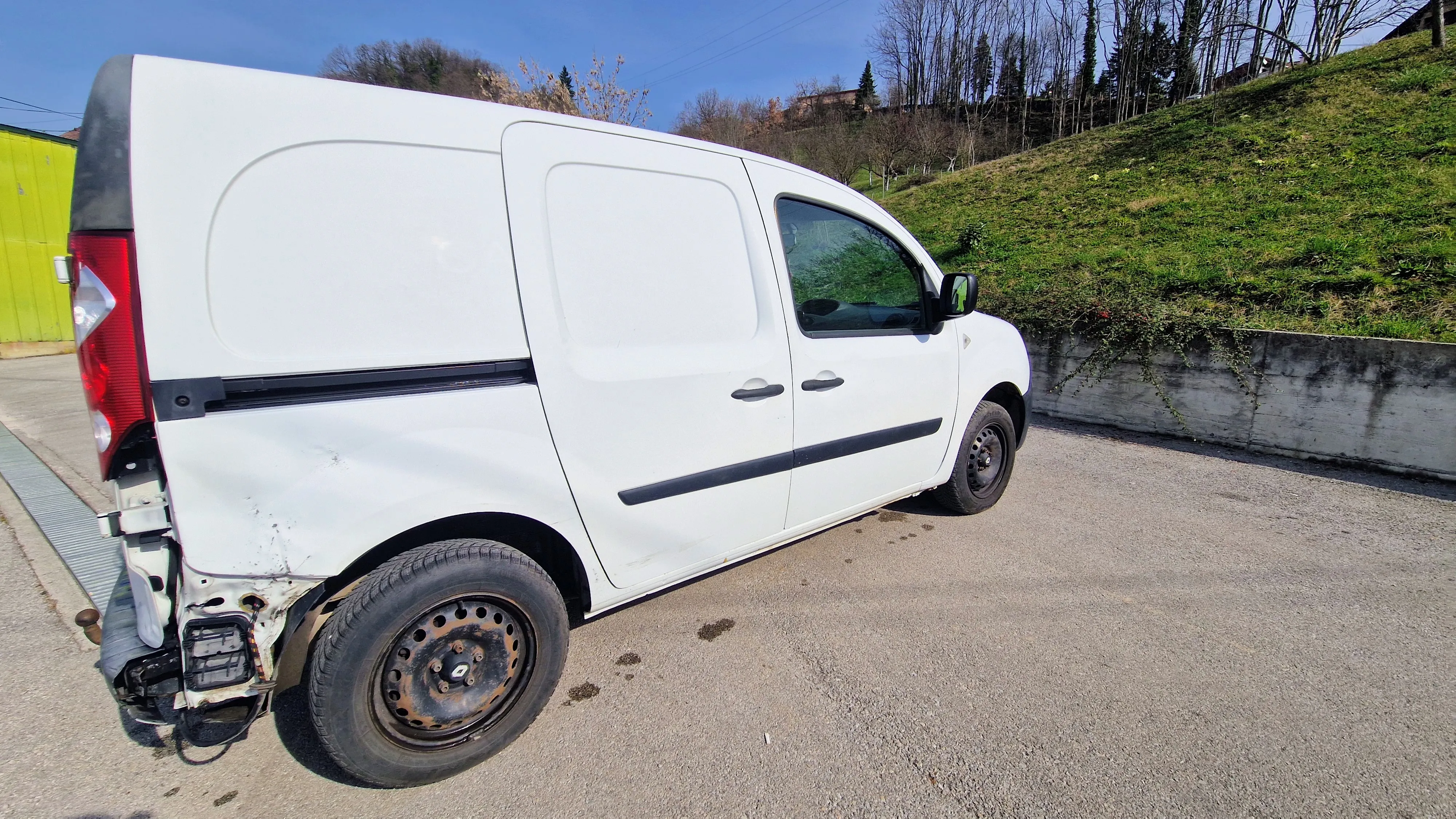 renault kangoo 1.5 dci - malo oštećen ali potpuno funkcionalan - slika 5