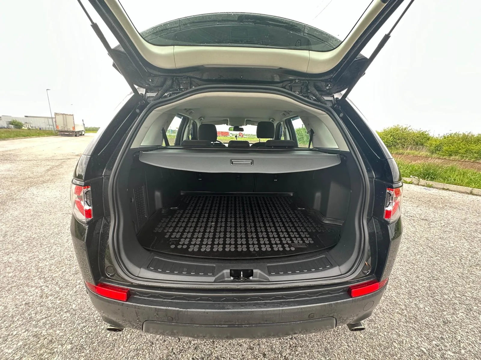 prodajem land rover discoveri sport - slika 10