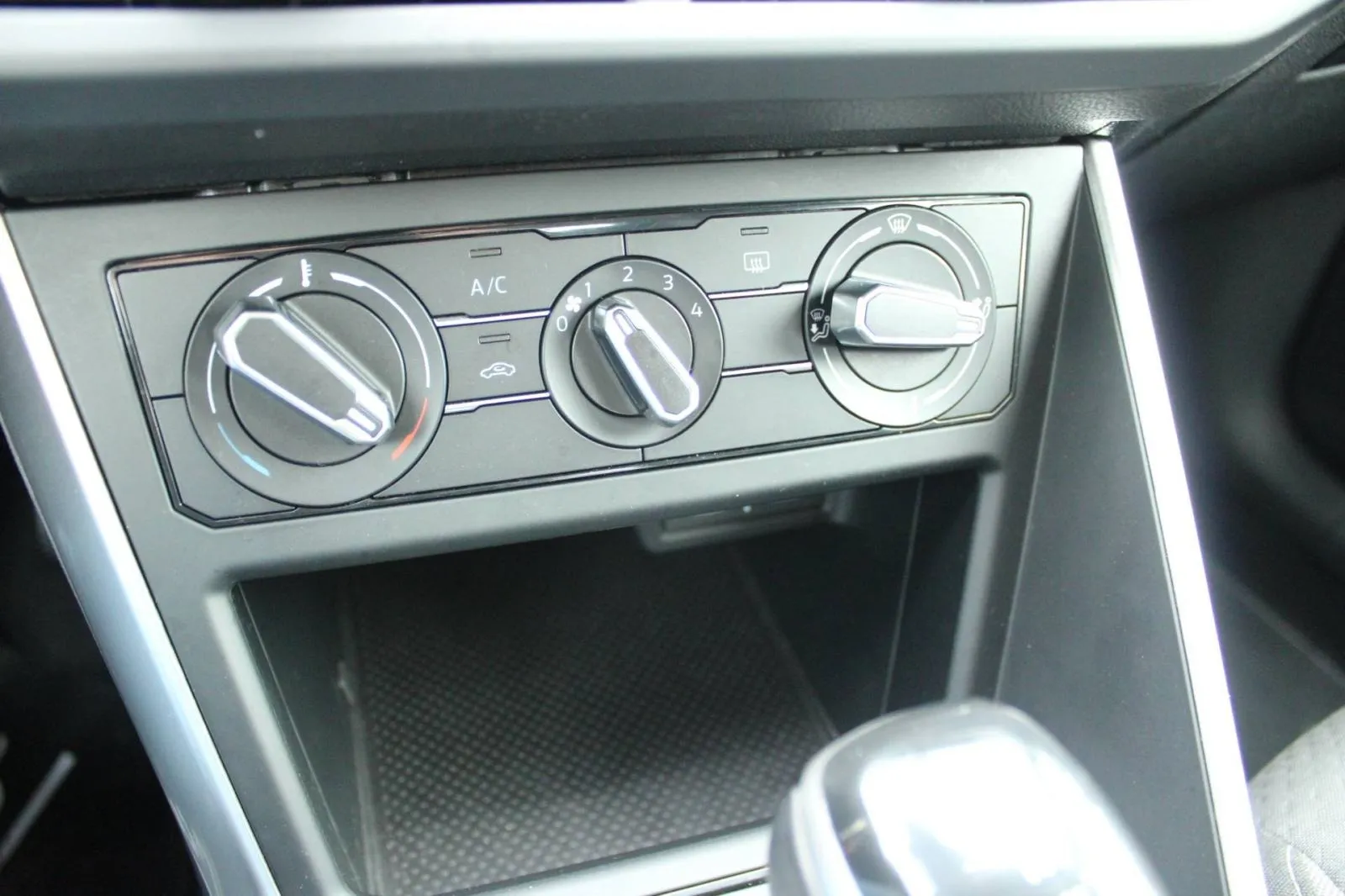 vw taigo 1.0 tsi dsg - slika 14