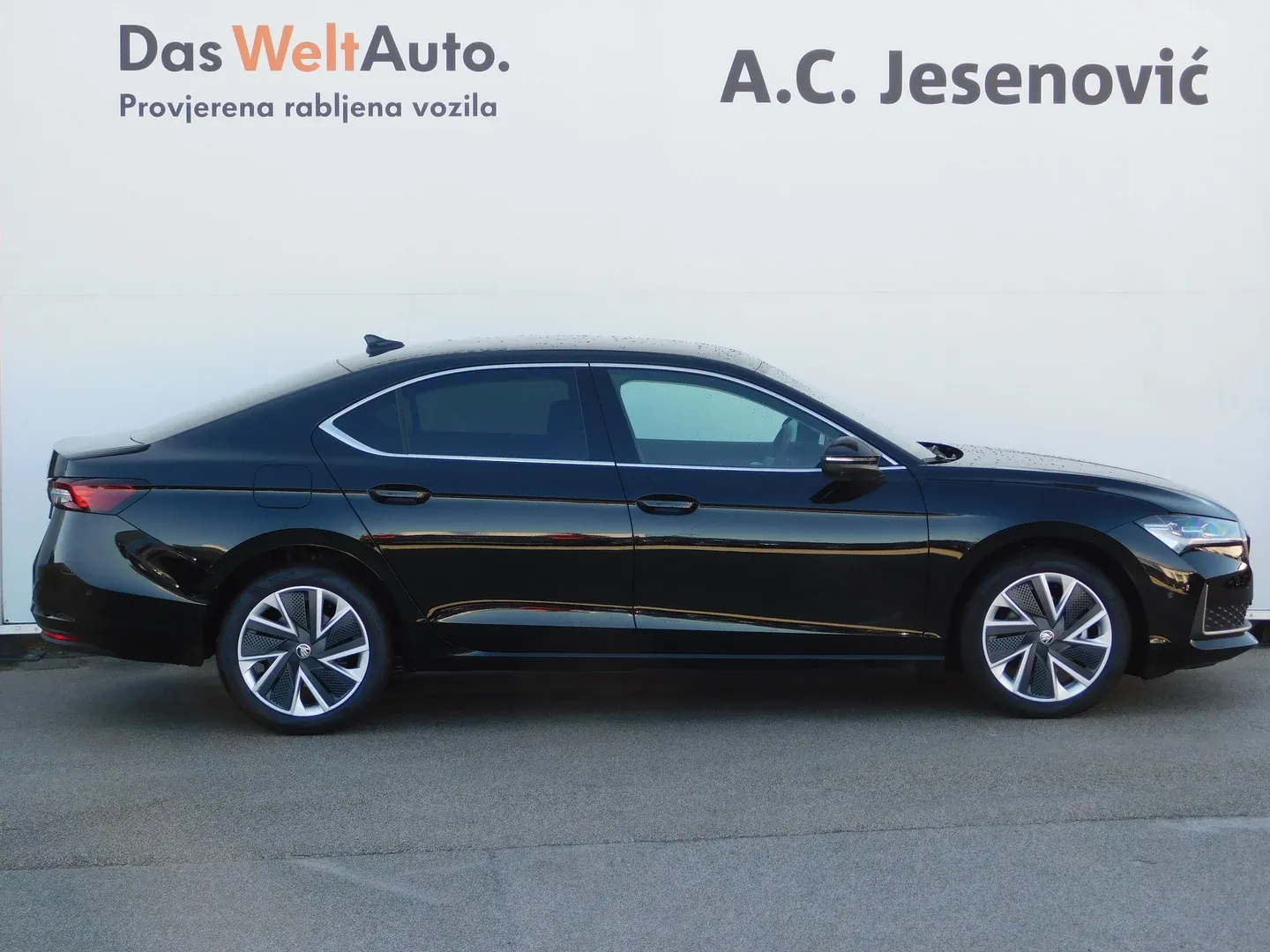 11379 škoda superb selection 2.0 tdi dsg - slika 4