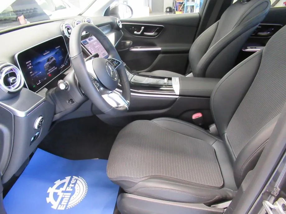 mercedes-benz glc 300 de 4matic avantgarde/panorama/burmester/memory - slika 17