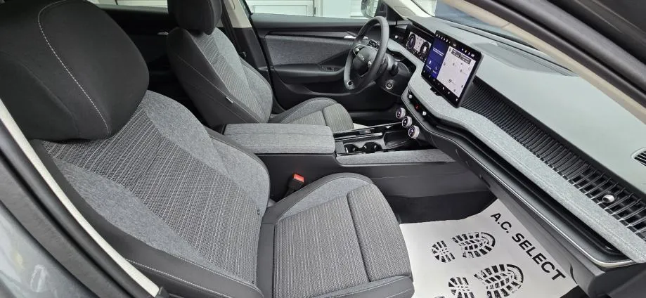 škoda superb combi 2,0 tdi dsg - 2025 - 15.000km - novo - reg 1 god !! - slika 10