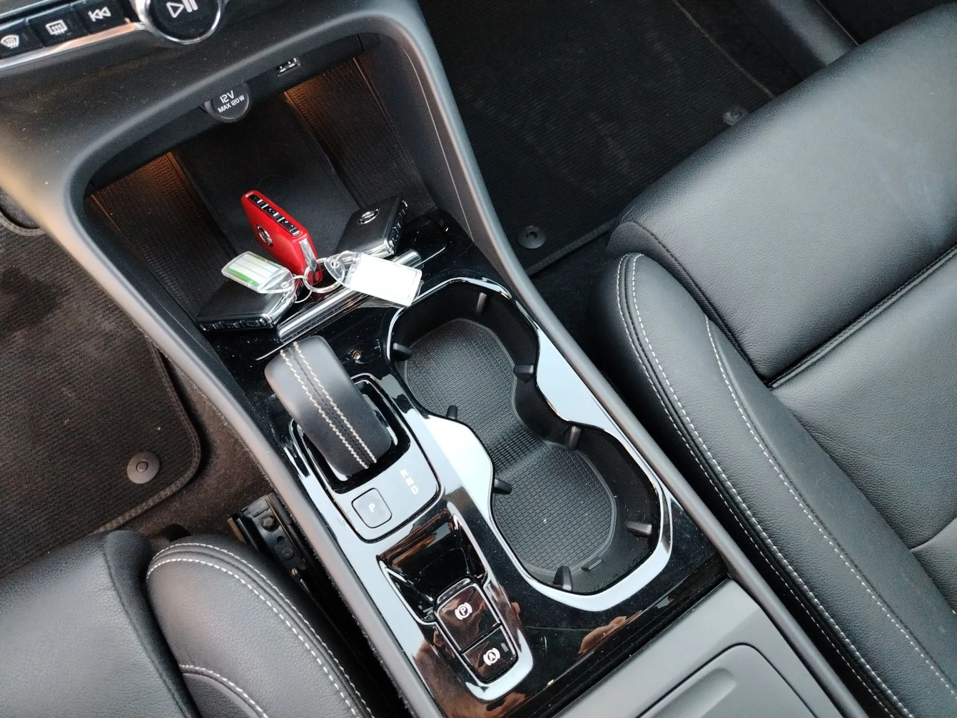 volvo xc40 d3 - slika 13