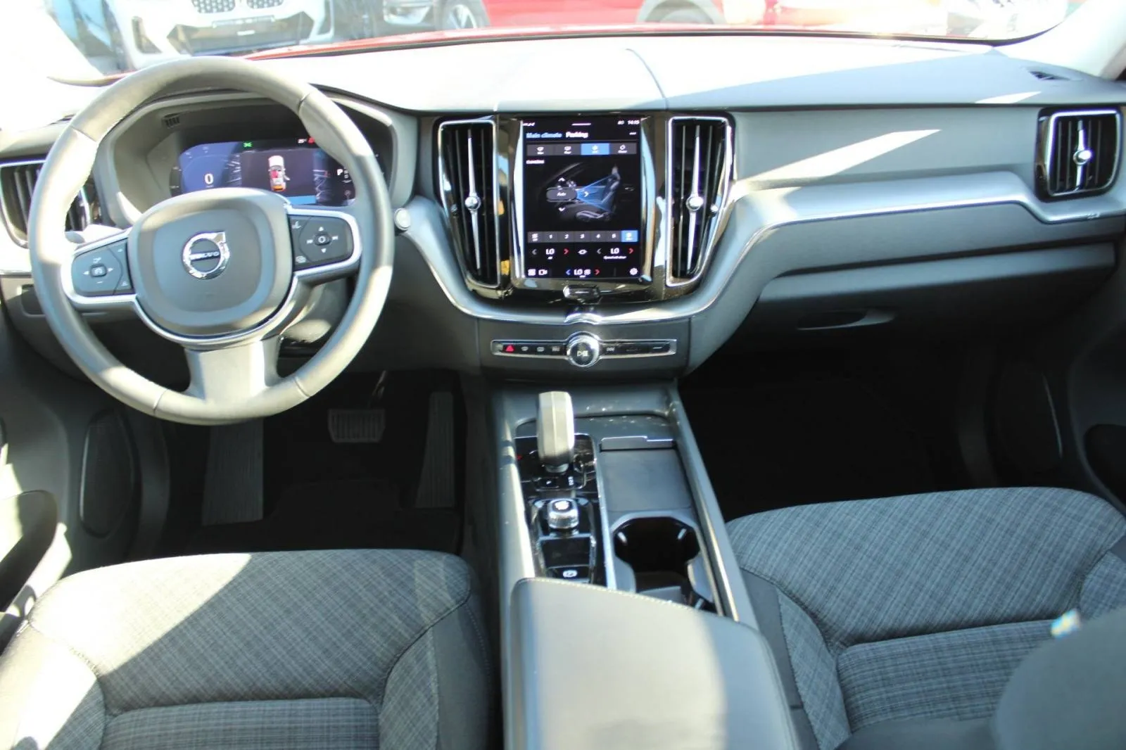volvo xc60 b4 2.0d automatik *led, navigacija, kamera* - slika 13