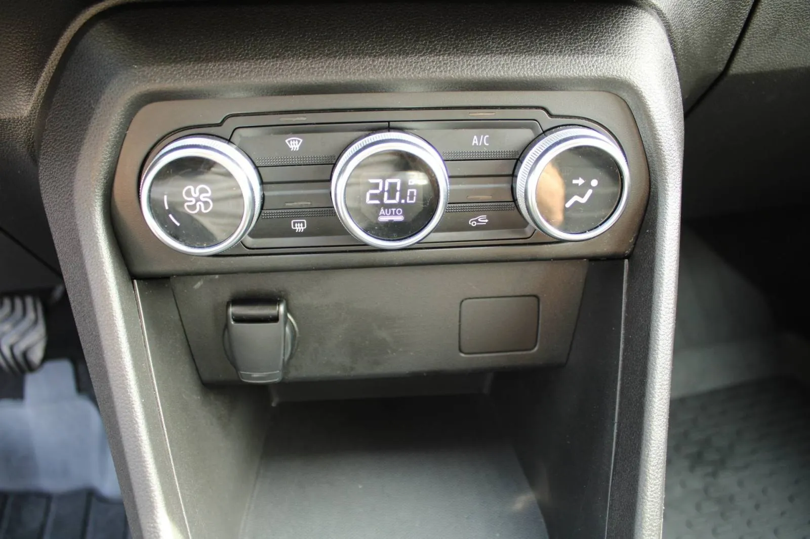 dacia sandero stepway 1.0 tce - slika 16