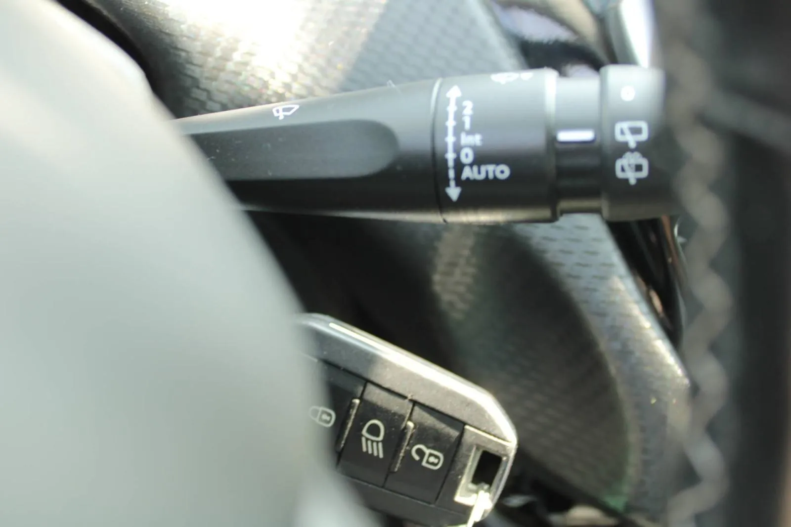 peugeot 208 1.5 hdi allure *navigacija* - slika 18