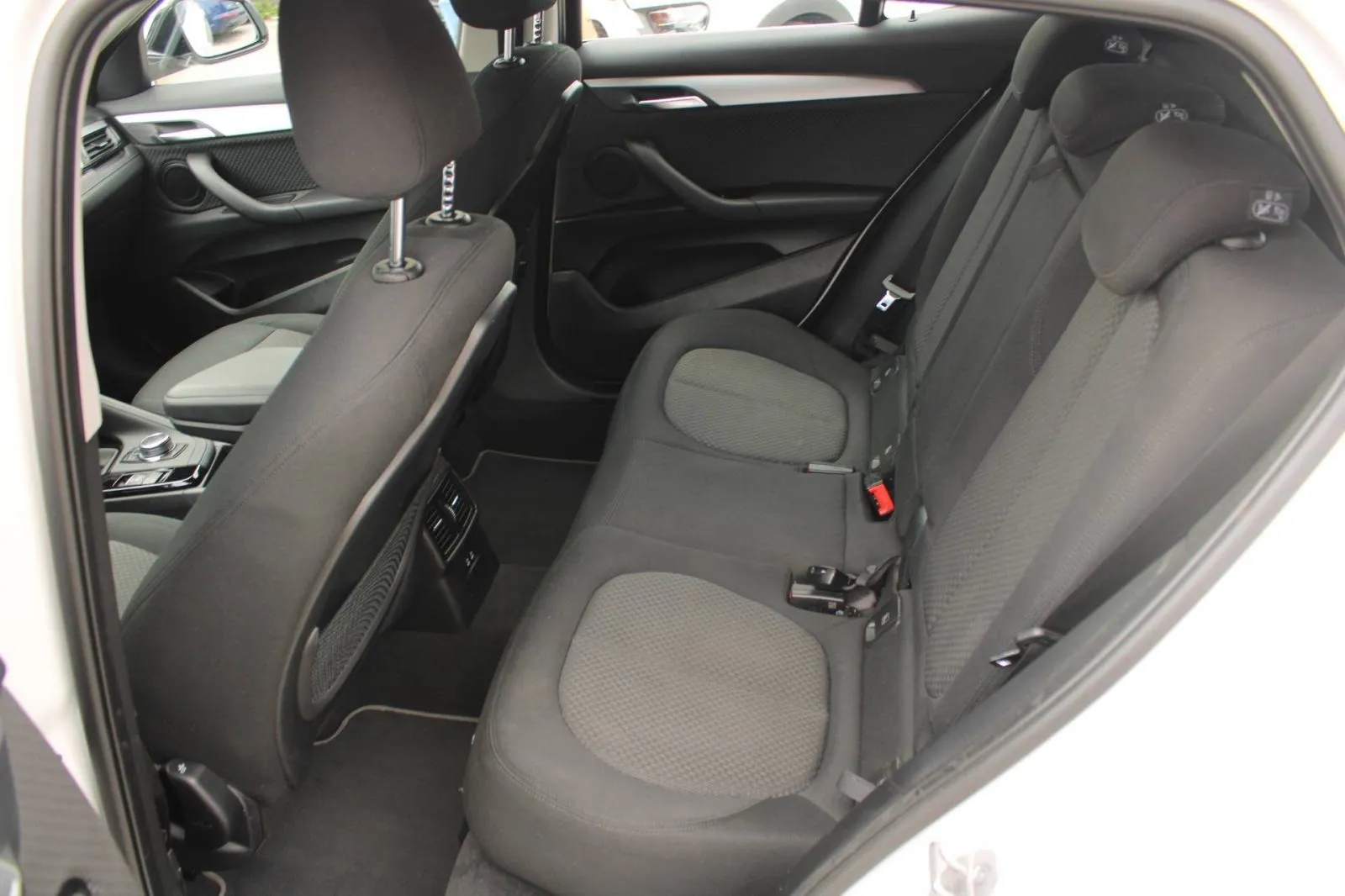 bmw x2 sdrive 18i automatik *led, navigacija, kamera* - slika 10