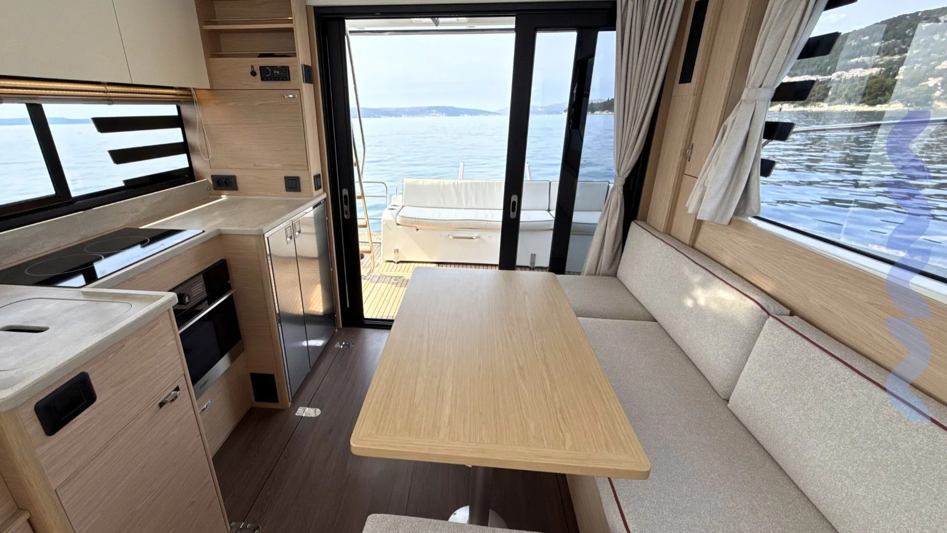 swift trawler 37 - premijera 2026 - slika 14