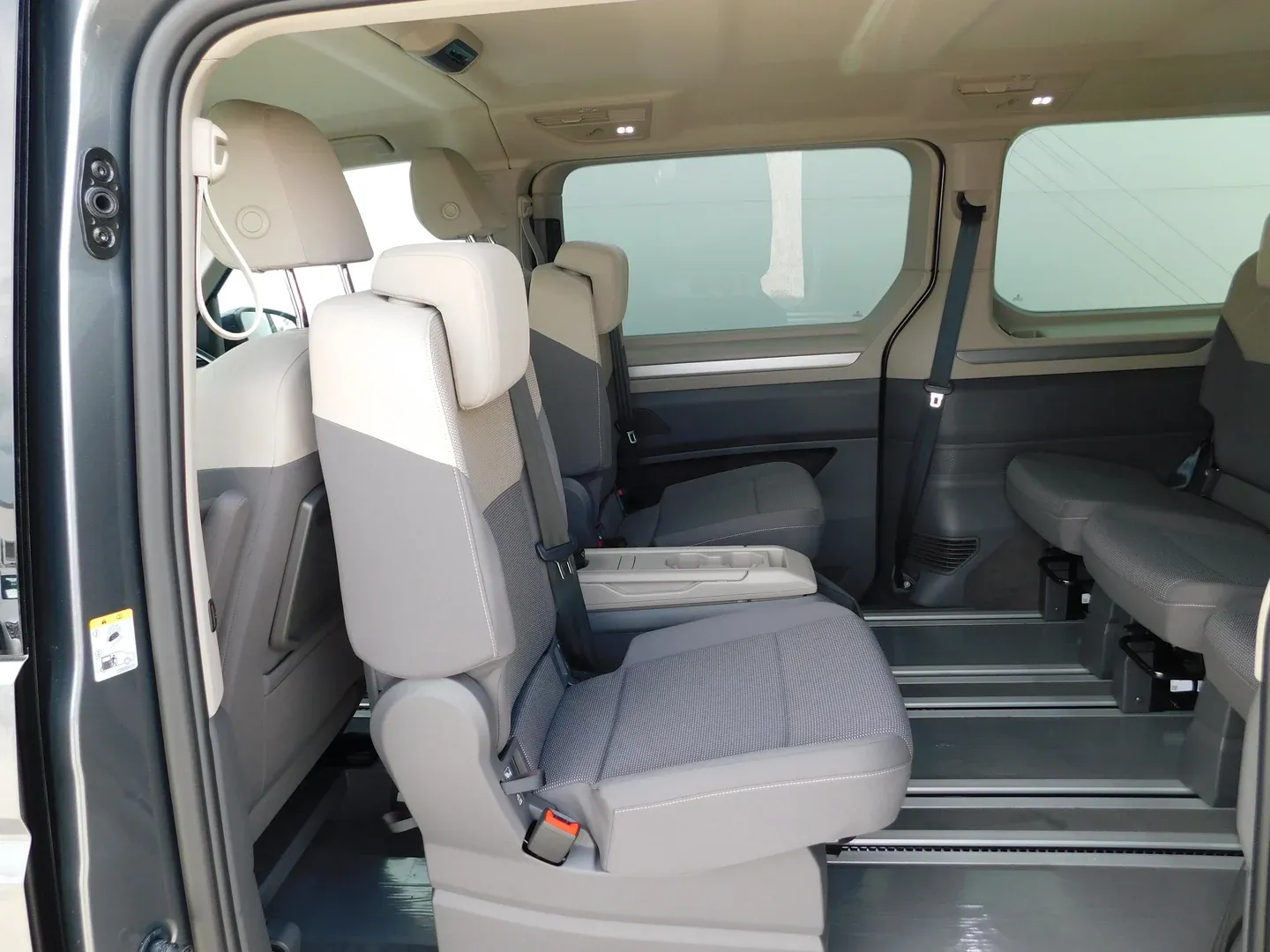 12846 vw multivan 4life l2 2.0 tdi dsg - slika 10