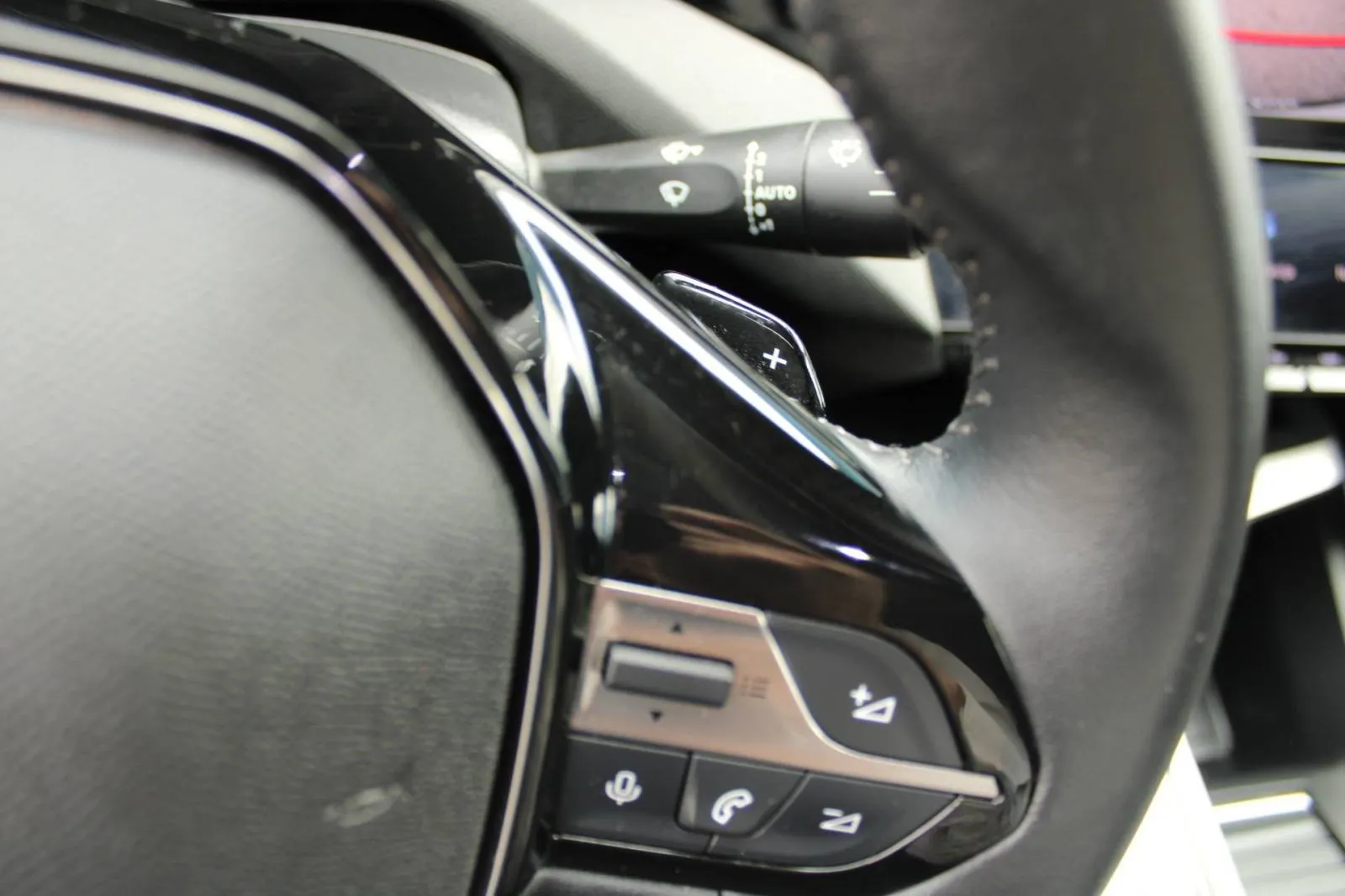peugeot 308 1.2 puretech allure automatik *led, navigacija, kamera* - slika 15