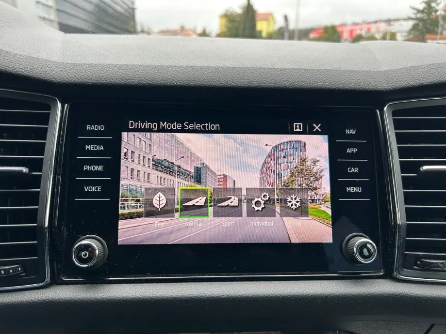 škoda kodiaq 2,0 tdi dsg 4x4 - 100.000km - garancija - reg 1god!! - slika 19