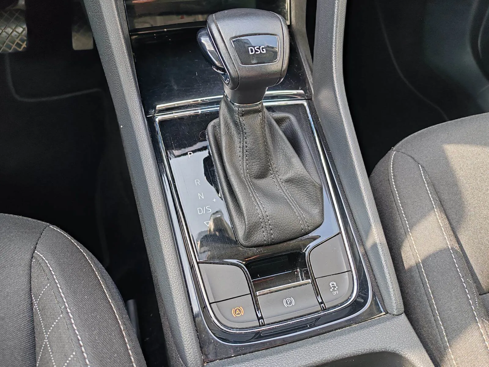 škoda karoq 1,5 tsi - slika 9