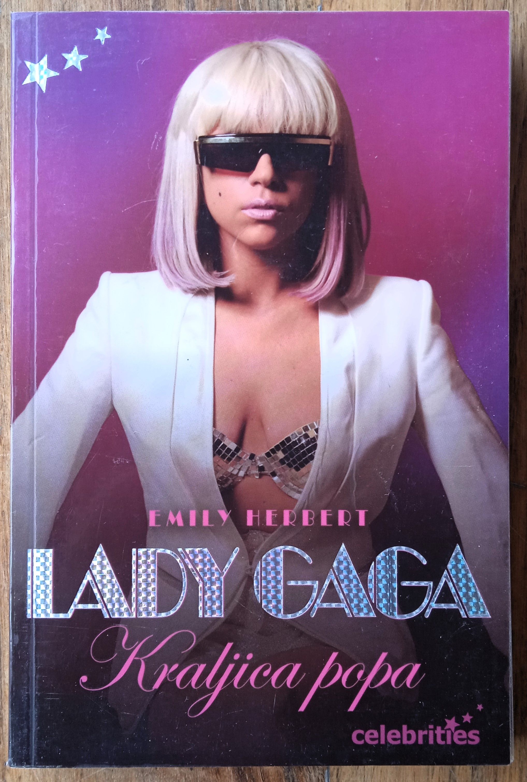 LADY GAGA KRALJICA POPA Emily Herbert - Sisak