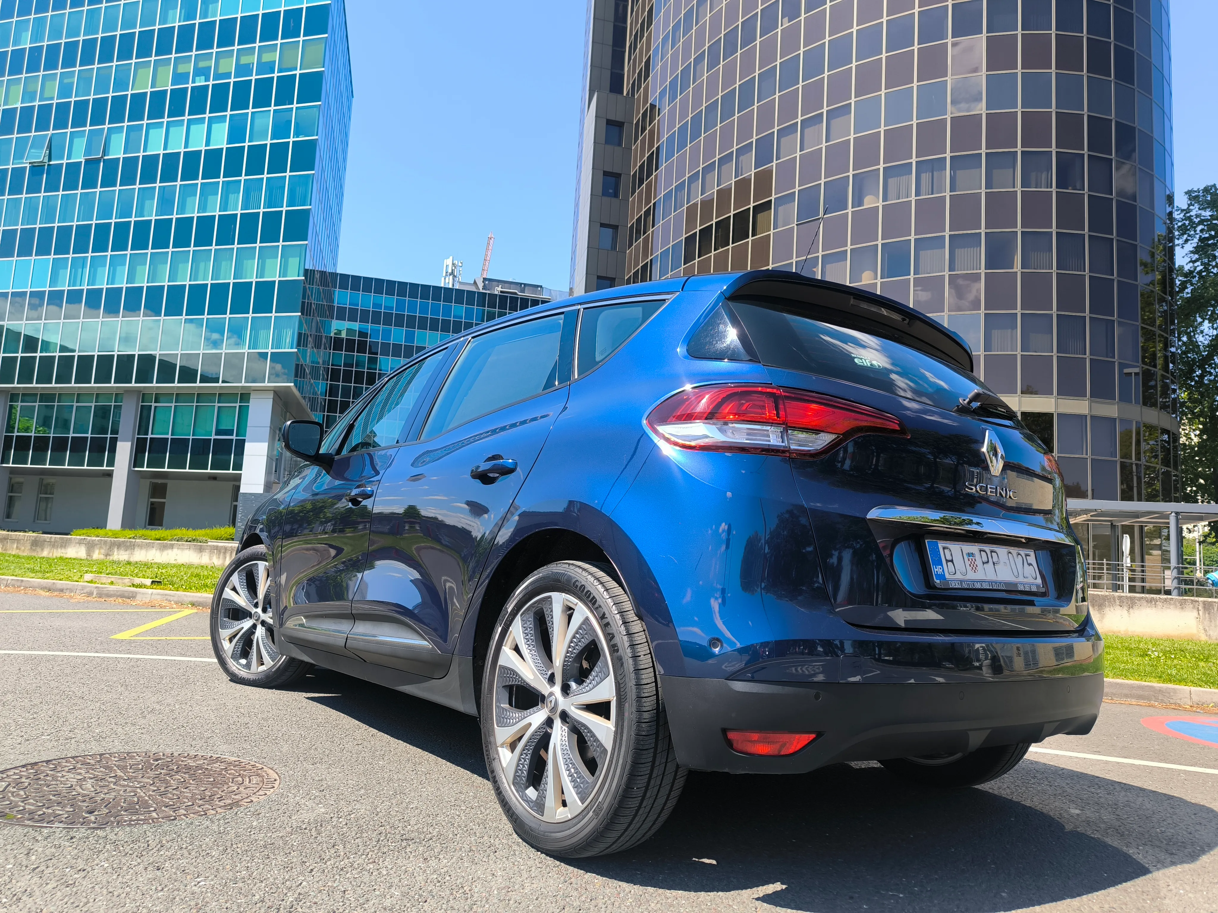 renault scenic 1,5dci, intens, full led, kamera, ekstra stanje - slika 8
