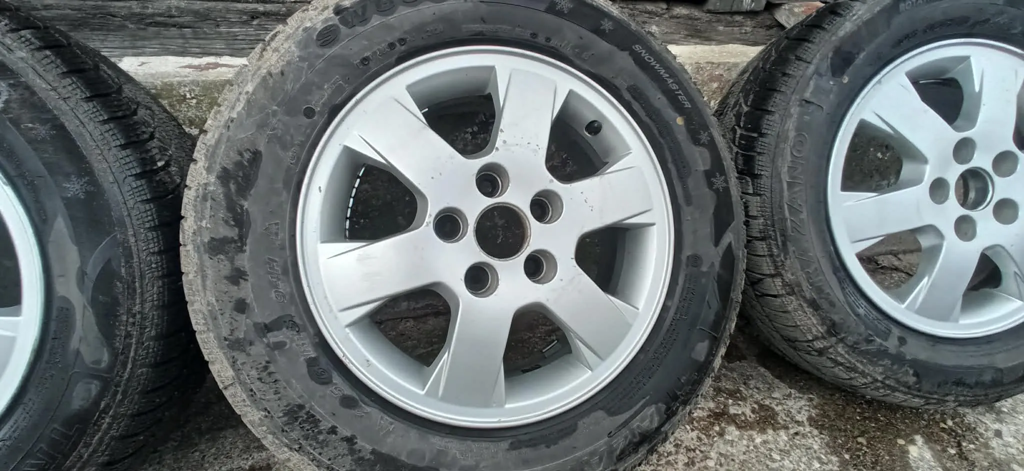 zimske gume set sa intra 15" alu felgama - slika 4