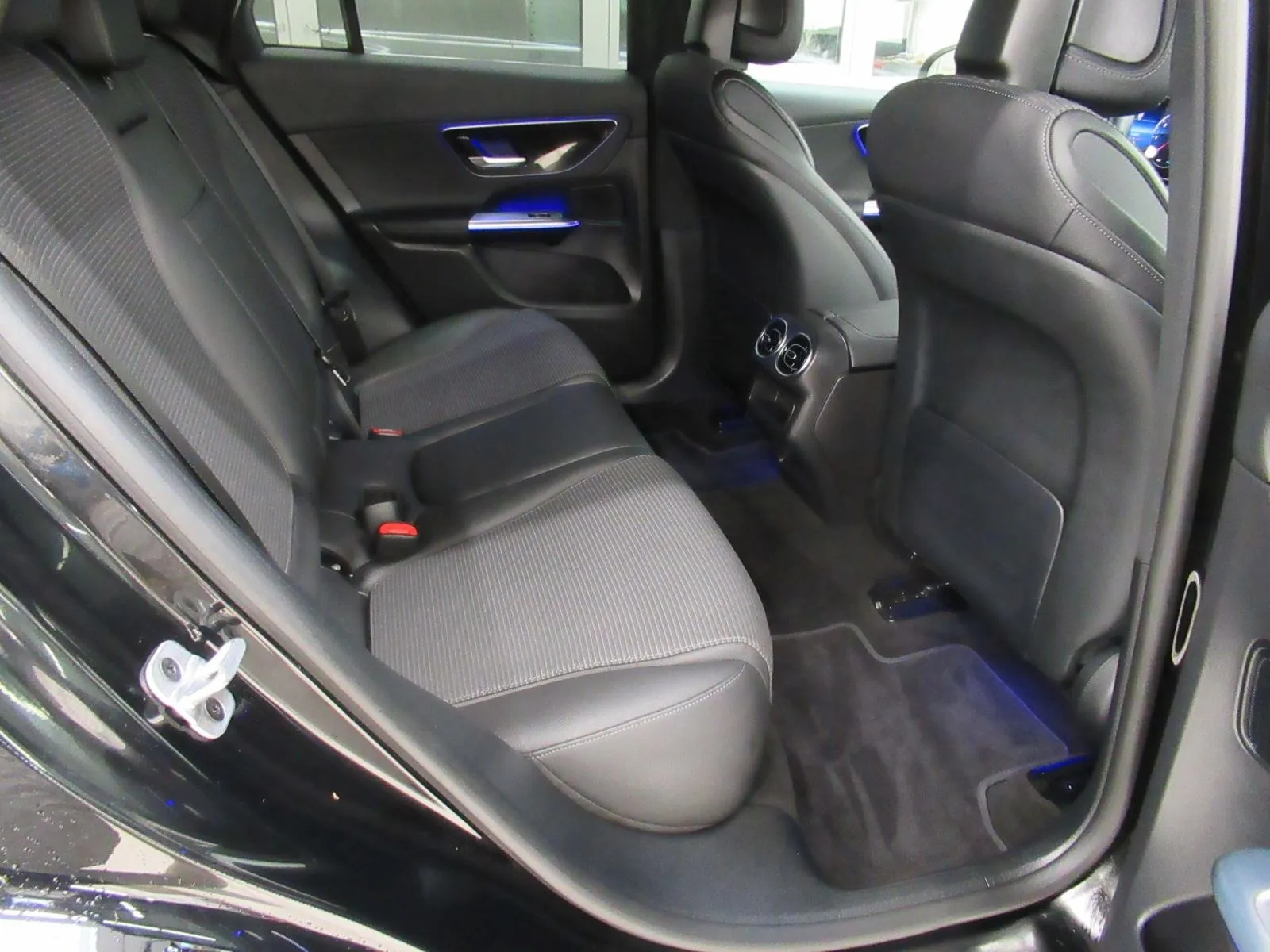 mercedes-benz glc 220 d 4matic avantgarde advanced plus - slika 12