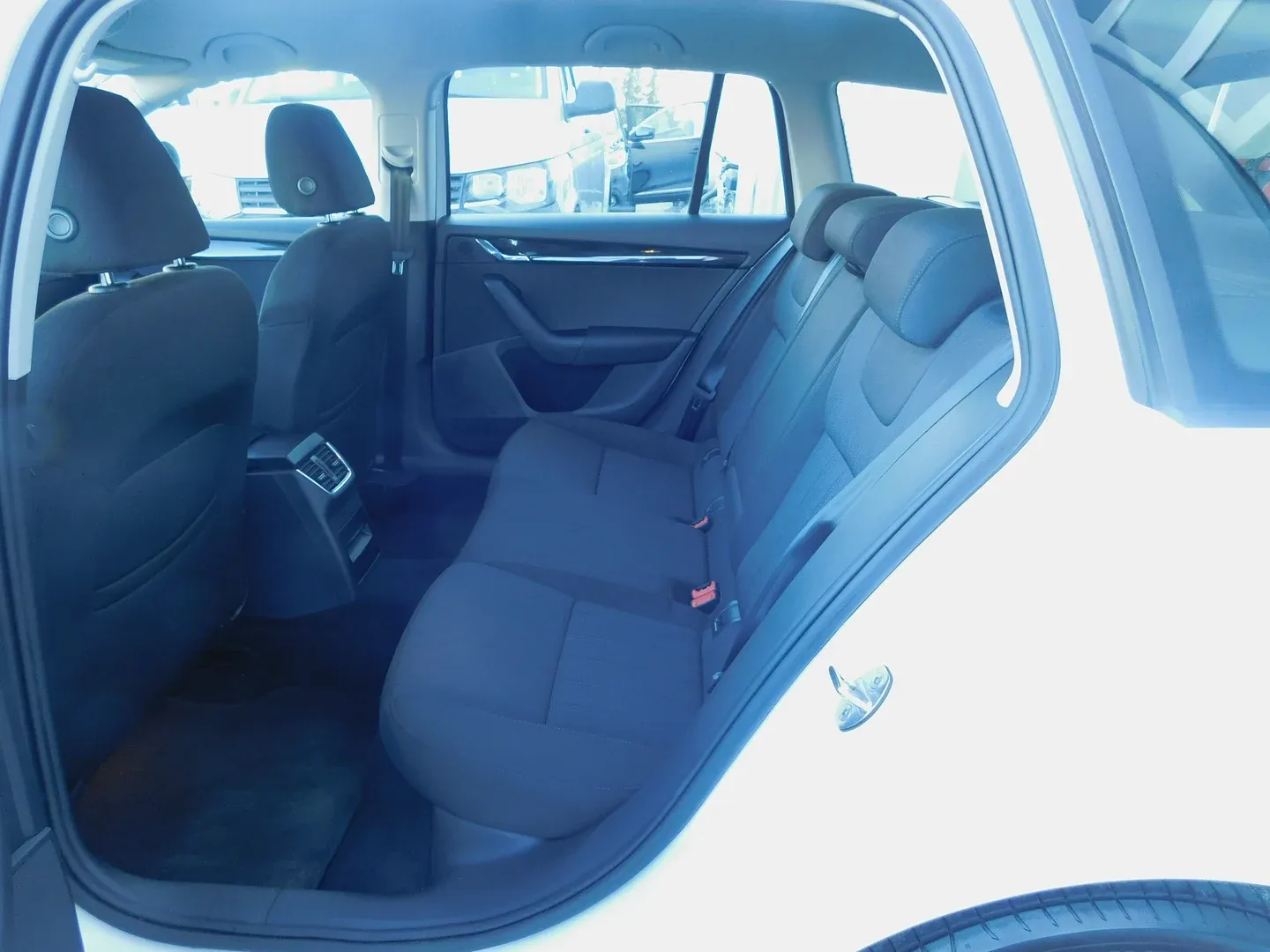 06021 škoda octavia combi style 1.6 tdi - slika 10