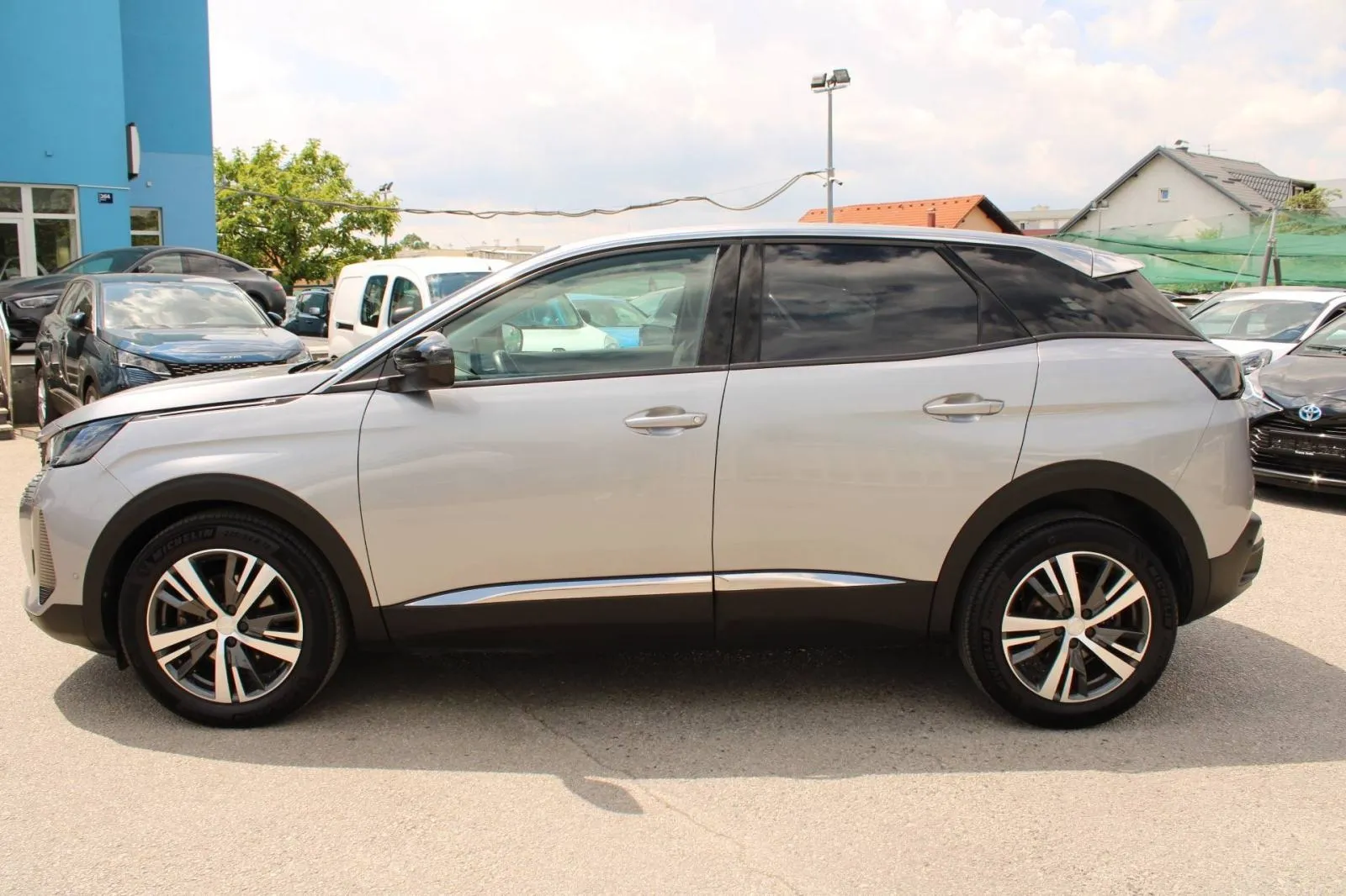 peugeot 3008 1.2 puretech allure *navigacija, led, kamera* - slika 8