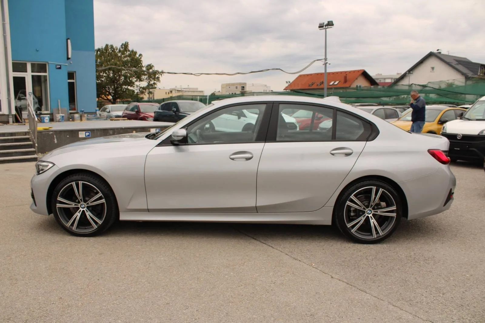 bmw serija 3 320d xdrive automatik *led, navigacija, harman kardon* - slika 8