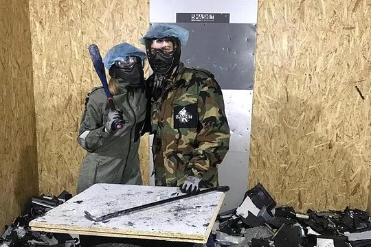 poklon paket za zabavno iskustvo razbijanja u zagrebu - slika 5