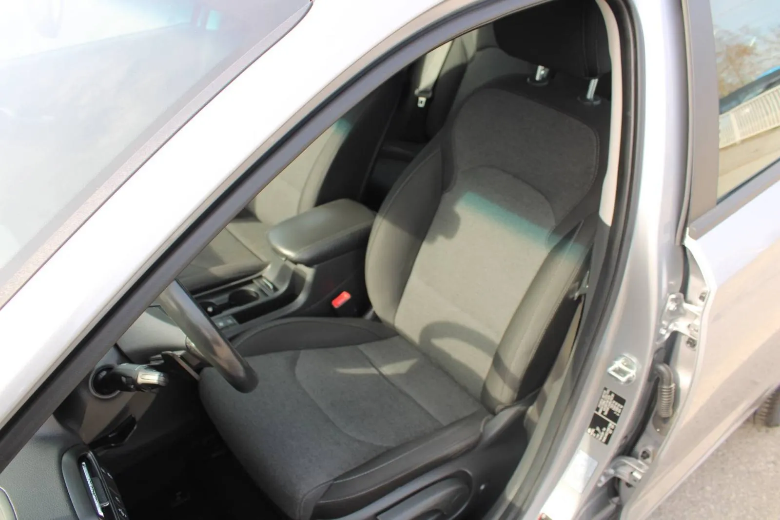 hyundai i30 1.6 crdi automatik *led, navigacija, kamera* - slika 16