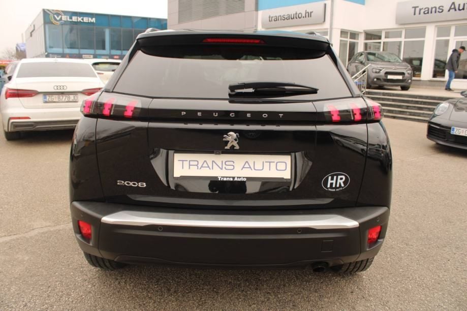 peugeot 2008 1.2 puretech allure *navigacija, led, kamera* - slika 6