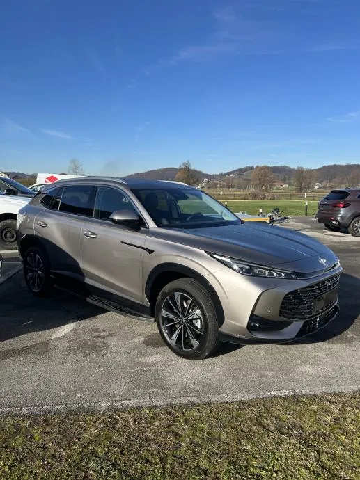mg hs plug in hybrid+ - luxury - slika 4