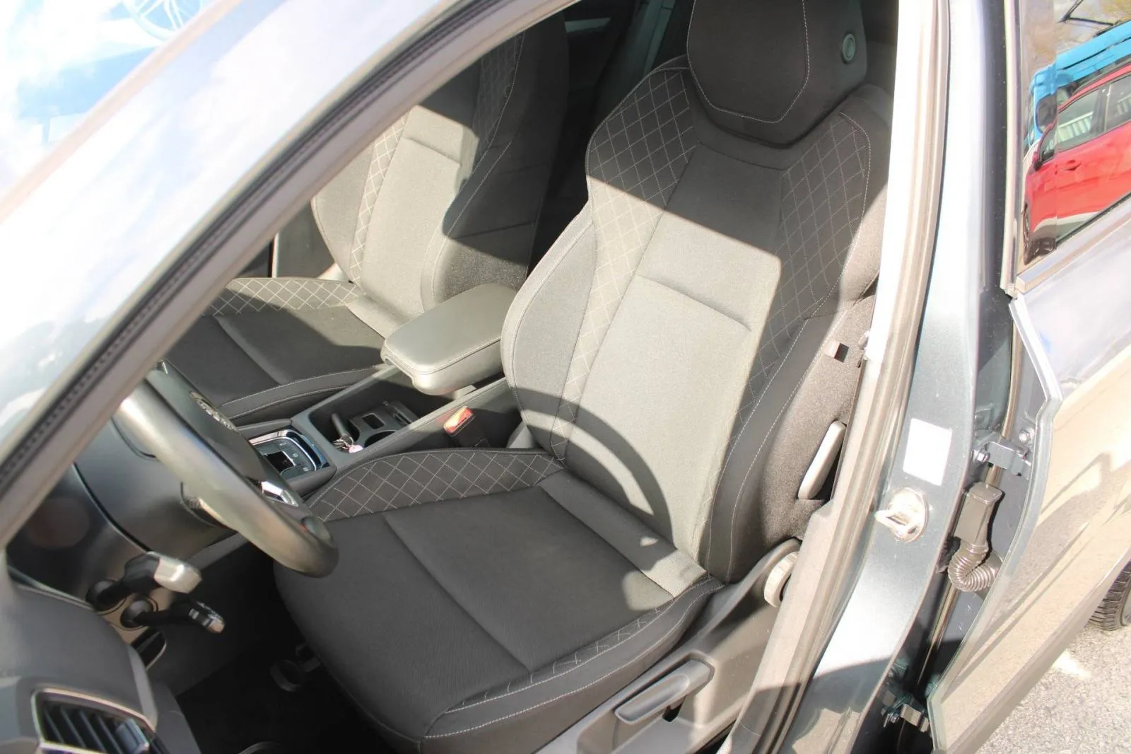 škoda karoq 1.6 tdi dsg *led, navigacija, kamera* - slika 9