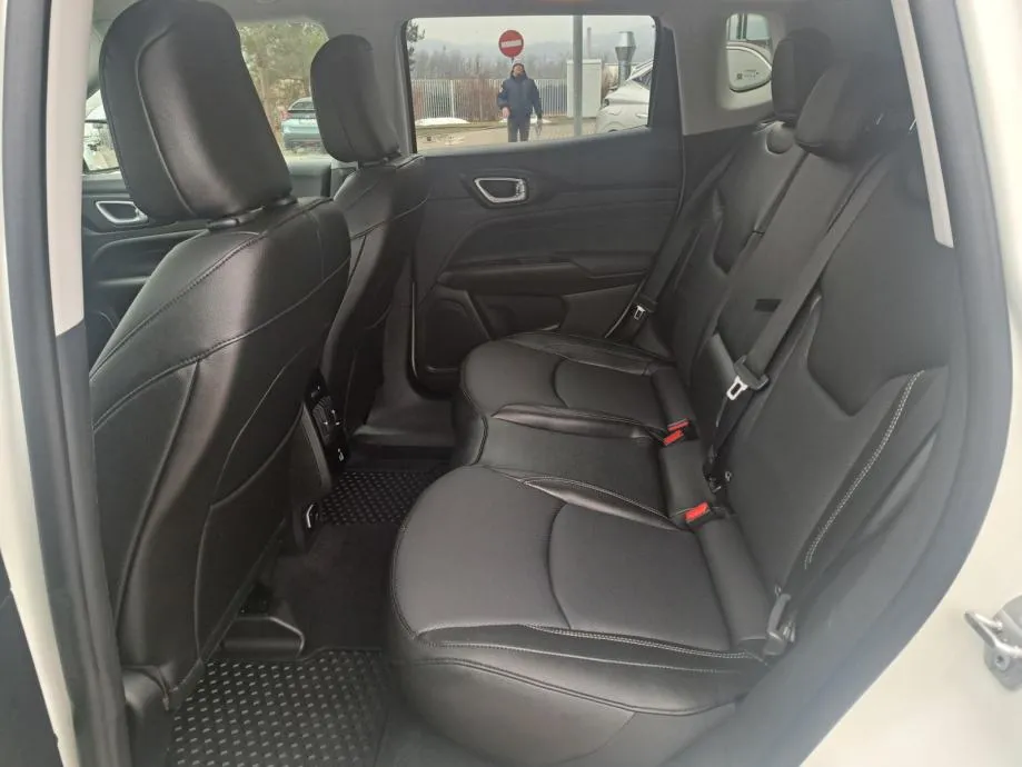 jeep compass 1.5 e-hybrid 130 ks summit - slika 17