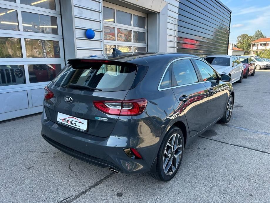kia ceed 1.6 crdi - 2021 - 39.000km - 1. vlasnik - reg 1 god ! - slika 4