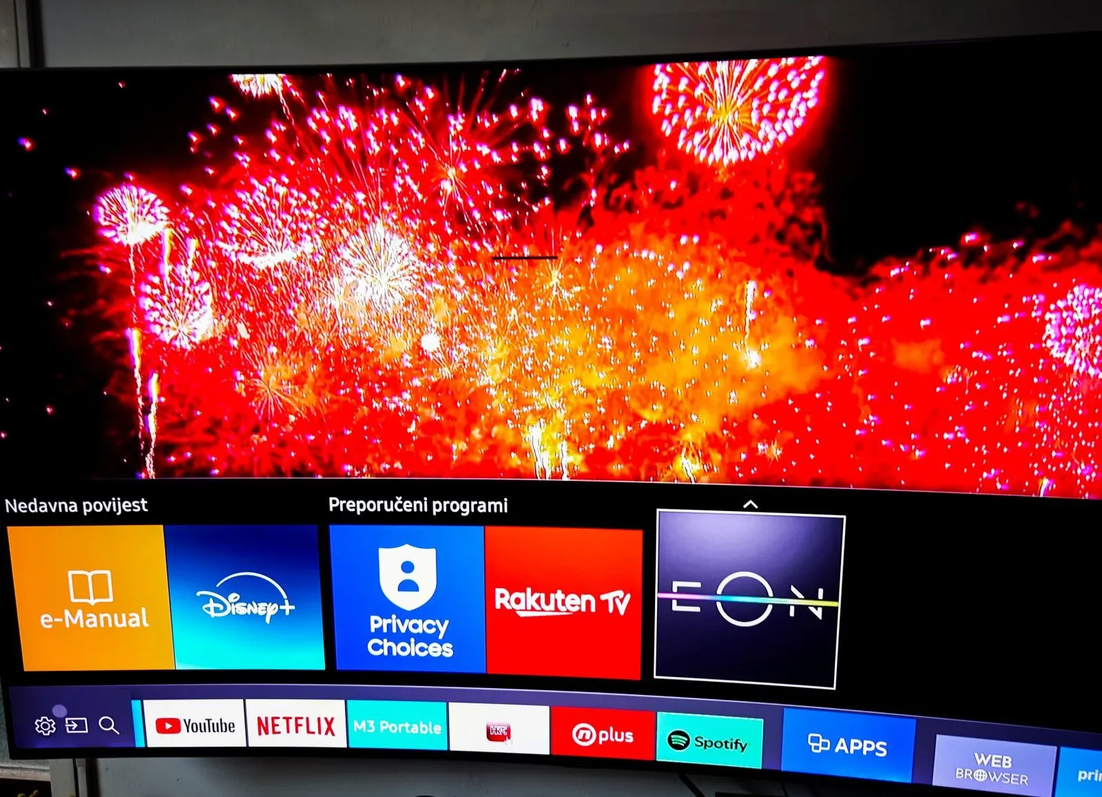 samsung zakrivljeni suhd 65" 163cm 4k - slika 5