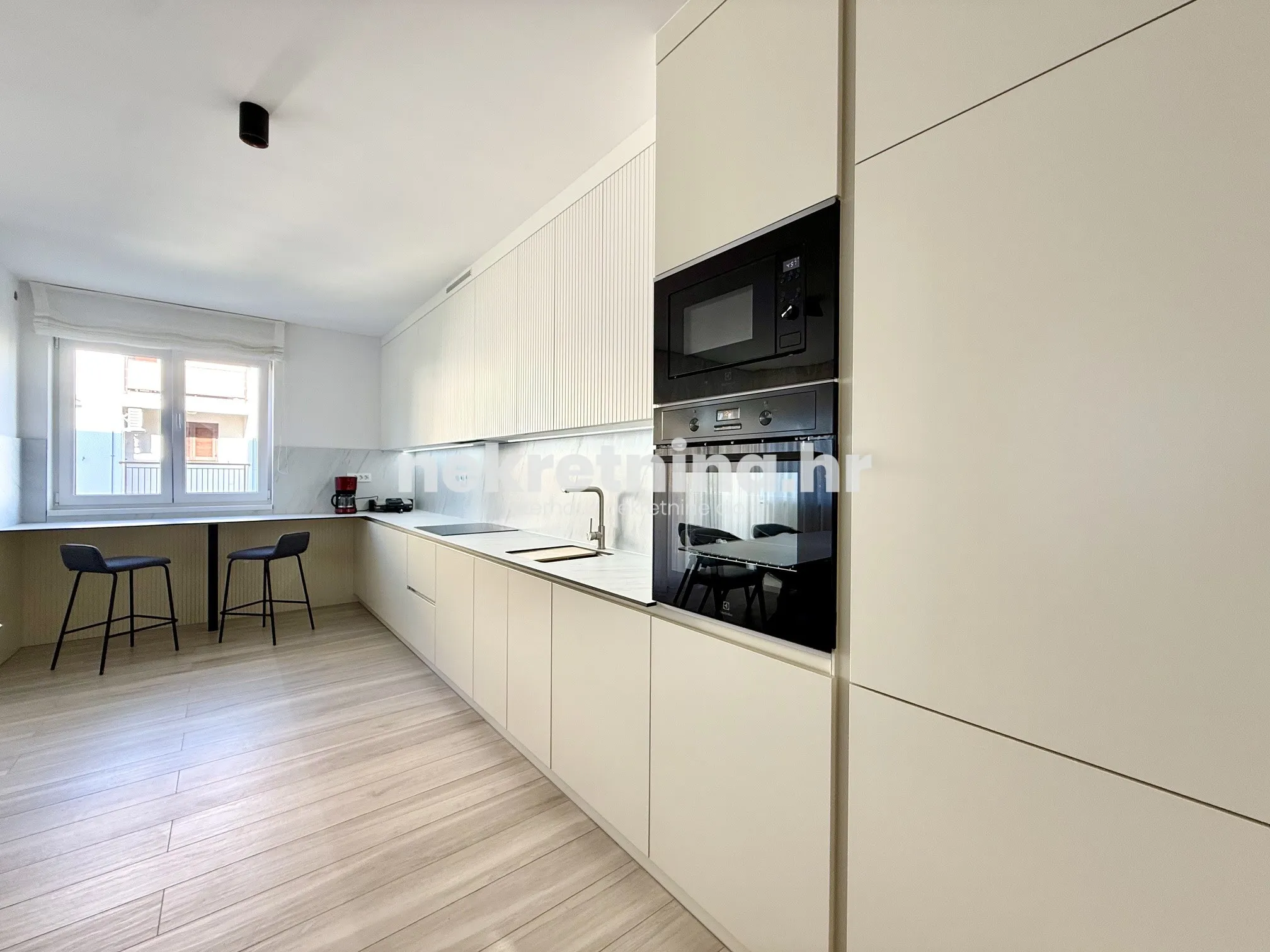 prodaja - trosobni stan: poreč, 105m2 + spremište 30m2, novogradnja - slika 4