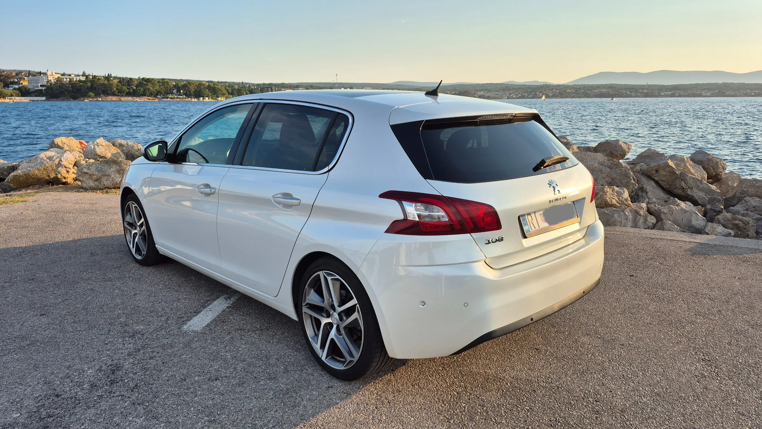 peugeot 308 1.6 thp allure 156 ks – 2013. – panorama – navigacija - slika 4