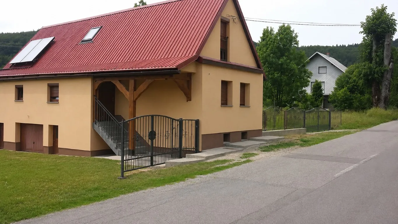 prodaje se atraktivna kuća u mrkoplju/gorski kotar potpuno adaptirana - slika 2