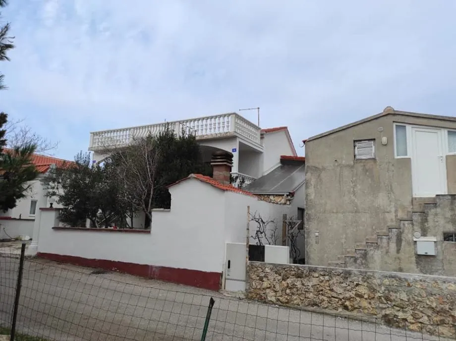vir, kuća s 4 apartmana(182m2), 150 metara do plaže - slika 4