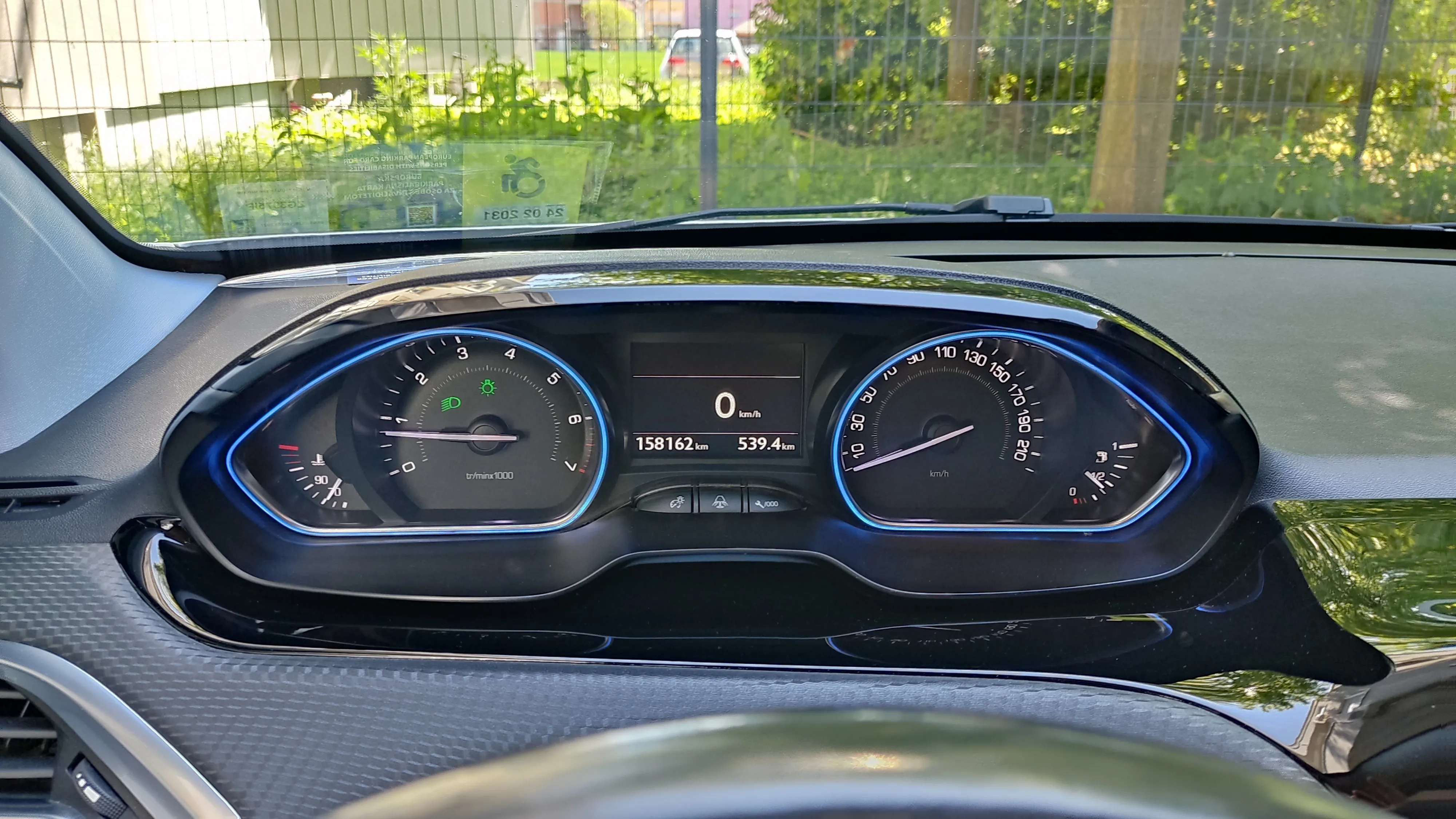 peugeot 2008 1,2 allure - slika 12