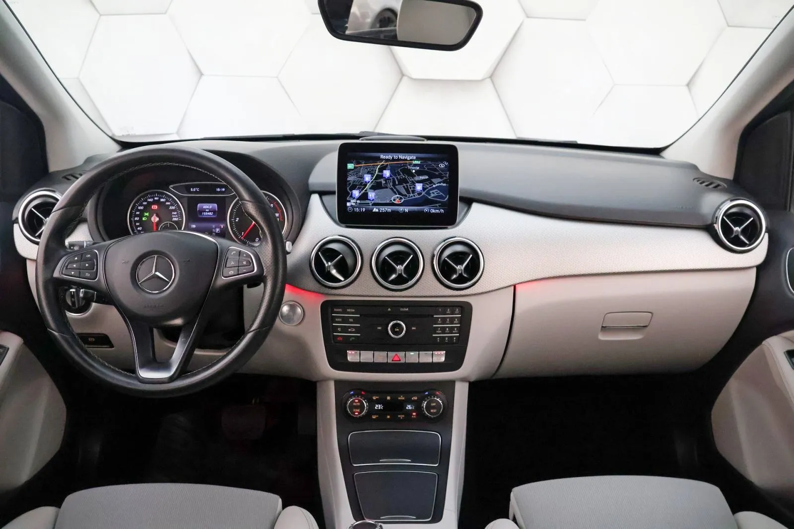 mercedes-benz b 200d 7g-dct urban 136km full led navi kamera - slika 7