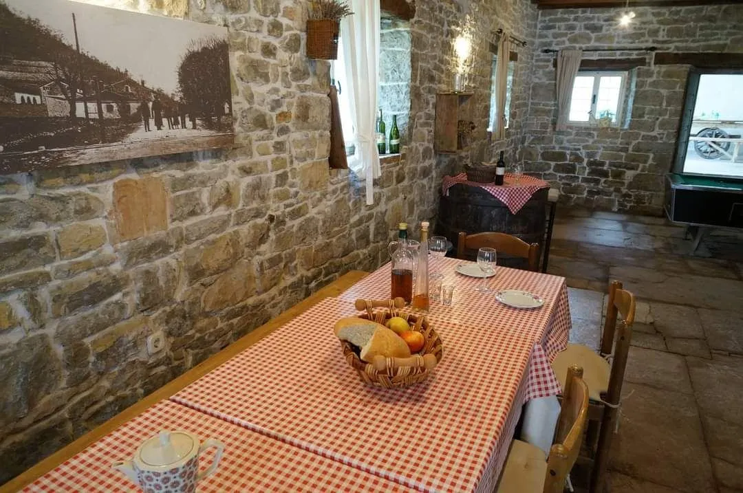 motovun okolica-predivna kamena vila sa bazenom na prodaji (prodaja) - slika 13