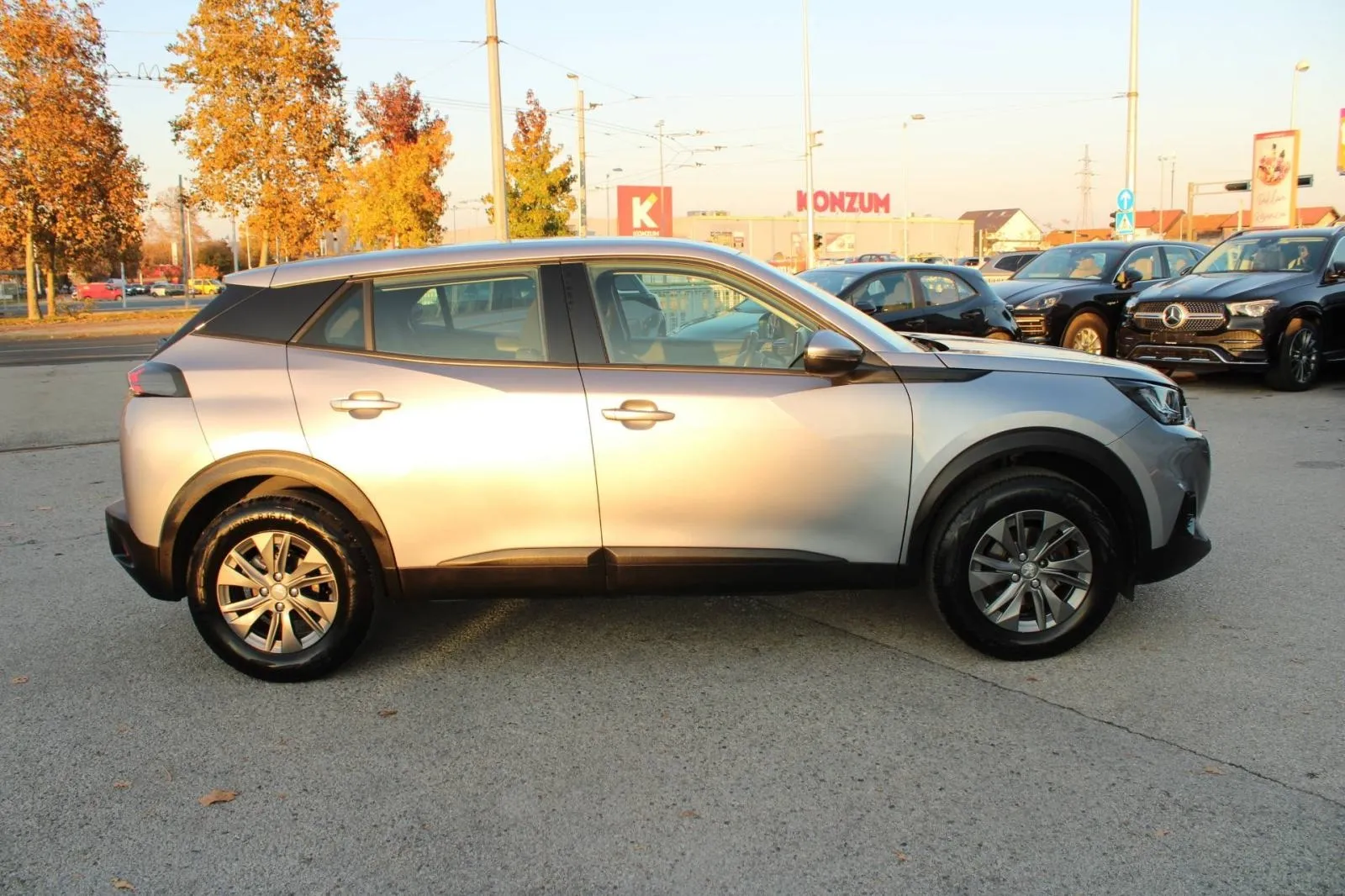 peugeot 2008 1.2 puretech automatik *led, navigacija* - slika 4